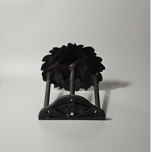 Cast Iron Lion's Head Hose Mounted Reel - Picture 2 of 3